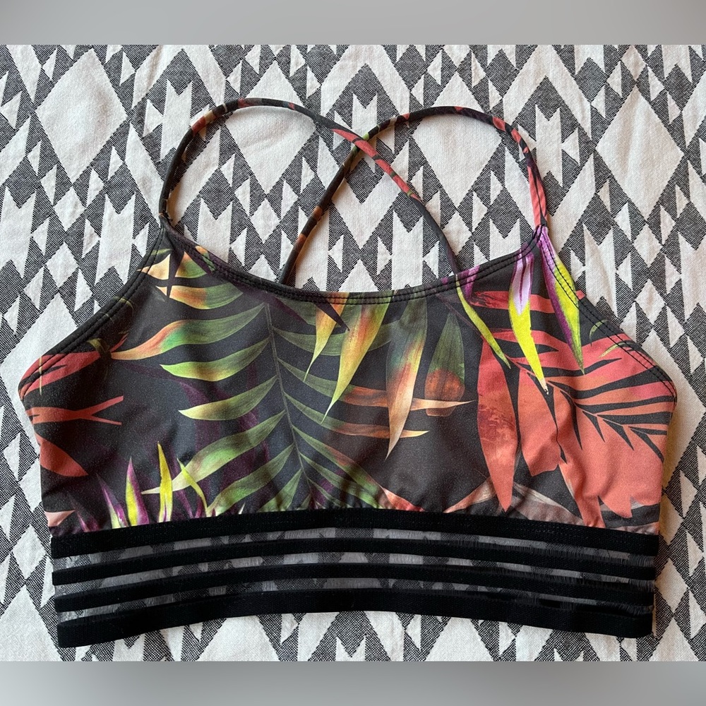 Onzie Flow Ritz Bra M/L Tropical pattern on Black